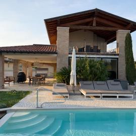 Pool Villa Lazise, hotel in Lazise