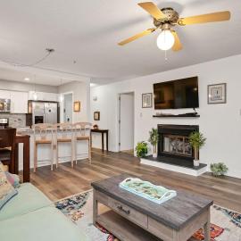 36 Bunker Court by Oak Island Accommodations, hotel a Caswell Beach