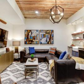 Contemporary 2BR Condo Heart of Savannah, hotell sihtkohas Savannah