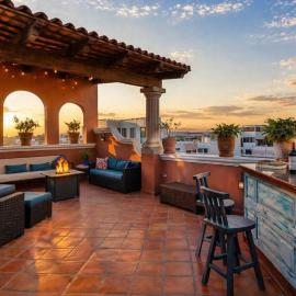 Casa Mimosa, 3BR Retreat with Rooftop & City Views
