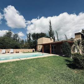 Casa quinta con pileta zona polo club y autodromo RIO IV, hotel v mestu Río Cuarto