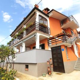 Apartment Tre pini 1, hotelli kohteessa Seget