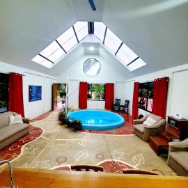 Family House with Private Pool, hotel v mestu Chachagua