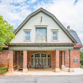 The Long Run - 2 CA King Sized Beds+ - Sleeps 8-10, hotel a Lynchburg