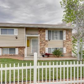 Deck + Yard: Pet-Friendly Apartment in Magna!, hotel in West Valley City