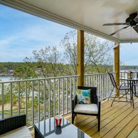 Beach, Boat Slip, Views! Lake of the Ozarks Condo, hotel i Osage Beach