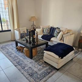 NEW Modern 3BR home minutes from downtown Colima、コリマのホテル