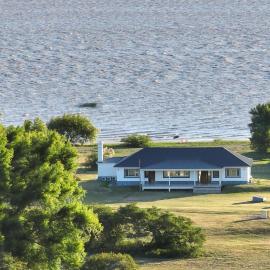 Family Home, Hotel in Colonia Estrella