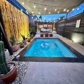 Tropical House Leon Private Pool and Hammock Patio, hotel sa León