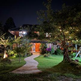 Núi Dinh Stilt House - Phú Mỹ, hotel in Ấp Long Cát
