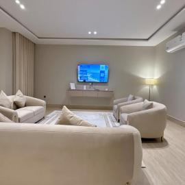 Luxury Sea View 3BR Apt Pool Al Khobar Corniche, hotel in Al Khobar