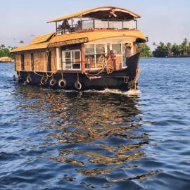 Elagance Premium Houseboats