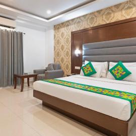 Treebo Premium Grand Legacy Elite with Roof Top Cafe, hotel em Dehradun