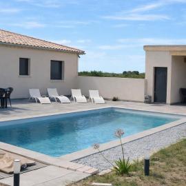 House with 4 air-conditioned bedrooms and swimming pool, hotel di Gravières