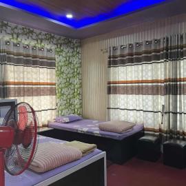 Paradise Hotel & Lodge، فندق في Birtamode