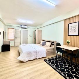 Budget 1b1b Heart of Ramkamheng Wi-fi, hotel in Sathani Khlong Tan