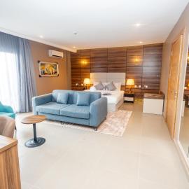 Diamond Den Hotel and Suites, khách sạn ở Warri