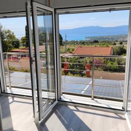 Sunny Home Loutraki is a modern studio with views of the bay and mountains with private parking