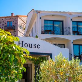 Cunda House Küçük Otel