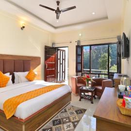 LA Riqueza Dhanolti View - View of Valleys & Mountains - Private Parking - Near to Eco Park & Surkanda Devi Temple, hotel a Dhanaulti