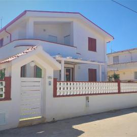 Villa dei Fiori - Ground Floor Garden Apartment Near Beach