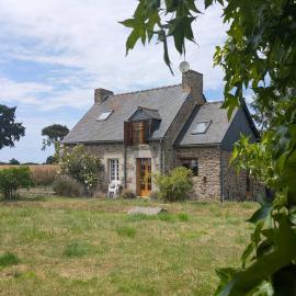 Maison de charme en pierre à Beaussais/Mer, hotel i Ploubalay