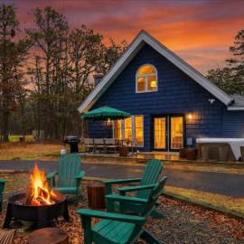 Designer Cozy with Hot Tub, Fire Pit & Game Room!