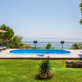 Apartman Lori - Opatija by Villas Guide، فندق في إيتْشيتْشي