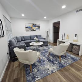 Island elegance! Pet-friendly 3 bedroom with parking