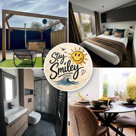 Luxury chalet Stay Smiley with hottub - Includes FREE pool access