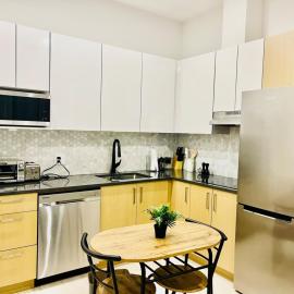 Modern Ground Level 1BR Apartment - Prime Location