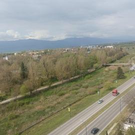 Панорамен апартамент за нощувки с гледка към парк и планини, отель в городе Пазарджик