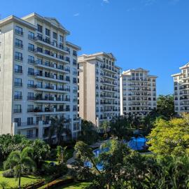 Jaco Bay Luxury Apt, 5 min to Beach, Amazing pool, ξενοδοχείο σε Jacó