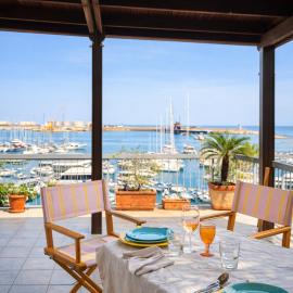 Attico con terrazza sul porticciolo turistico di Vibo Marina