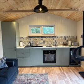 Cabin in Aviemore, dog friendly with a fire, hotel Aviemore-ban