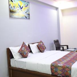 Hotel Dipak, hotel v destinácii Himatnagar