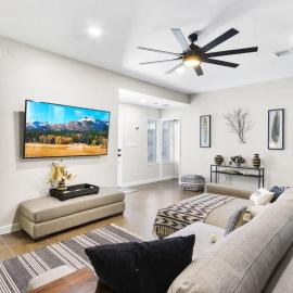 Charming 4BR Near Fort Bliss, hotel in El Paso