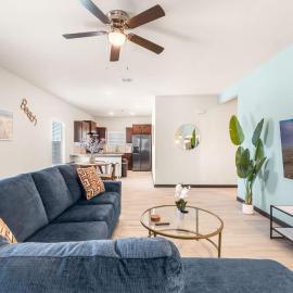 2BR 2BA Coastal Home King Bed Smart TVs A