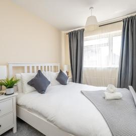 Cosy - Sleeps 7 - Work & Leisure