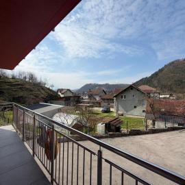 Una River View Apartment
