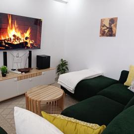 Naivegas-Staycation by Winnie-1 bedrooms, hotel em Munyu