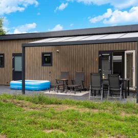 Holiday Home in Molenschot near Nature Reserves, hotel in Molenschot