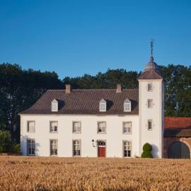 Stately 16-person manor farm in South Limburg