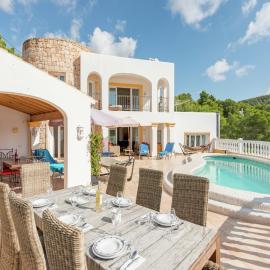Villa in Cala Llonga near Beach & Ferry Port