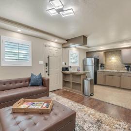 Oak's Beautiful Contemporary Suite #04