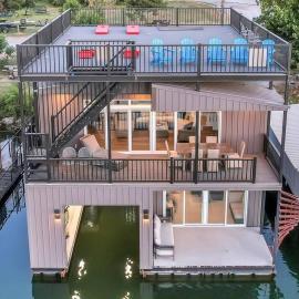 Luxurious Lakehouse Living, hotel in Lawton