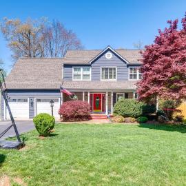 Pool, Hot Tub & Fun! Family Home Near Quantico, hotel in Stafford