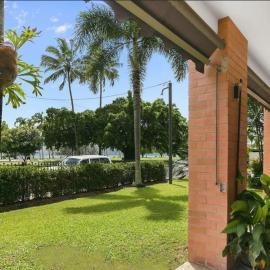 Spacious 2-bed apartment on Cairns Esplanade