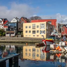 Yellow Marine - apartments - marina view - downtown stay, hotel din Tórshavn