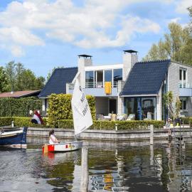 Family Home with Loosdrechtse Plassen access – hotel w mieście Loosdrecht